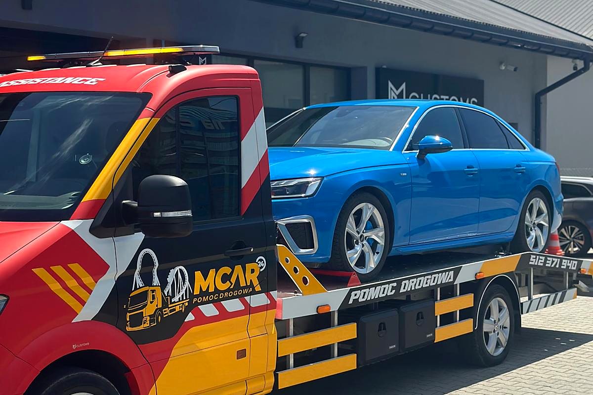 Transport auta na lawecie M-Car
